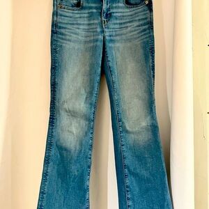Size 6, American Eagle women’s next stretch boot cut high-rise jeans